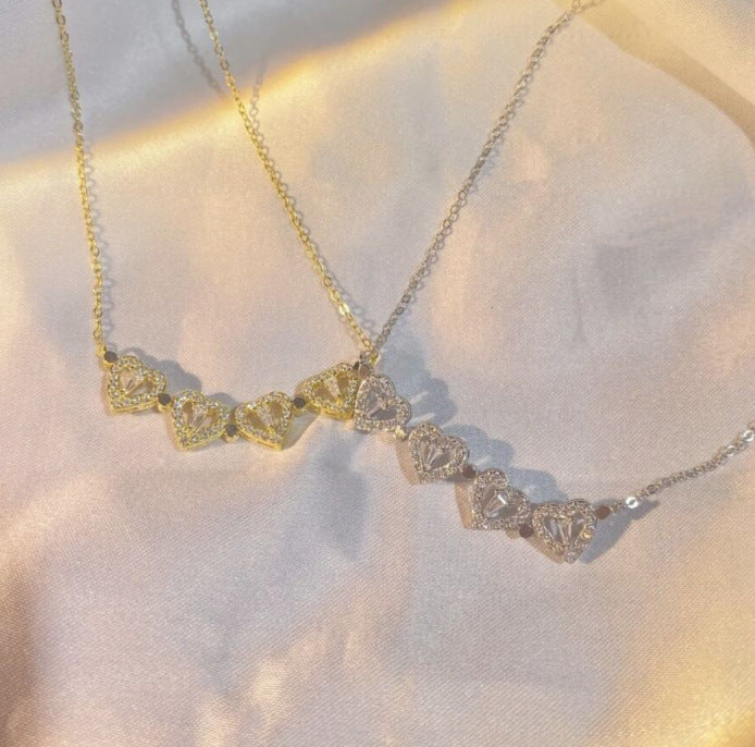 Magnetic Folding Heart Shaped Four Leaf Clover Pendant Necklace - Essential Jewel